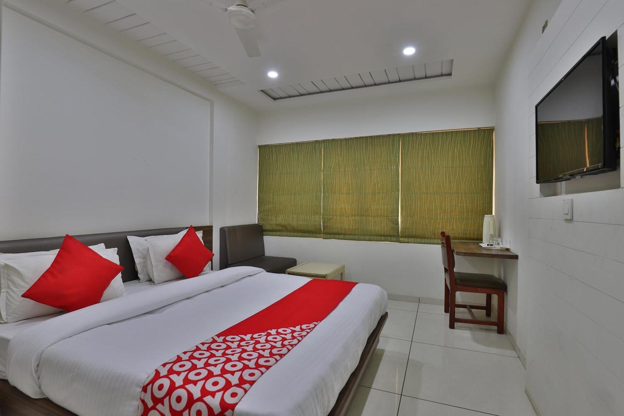 Hotel Panchsheel Vadodara Buitenkant foto
