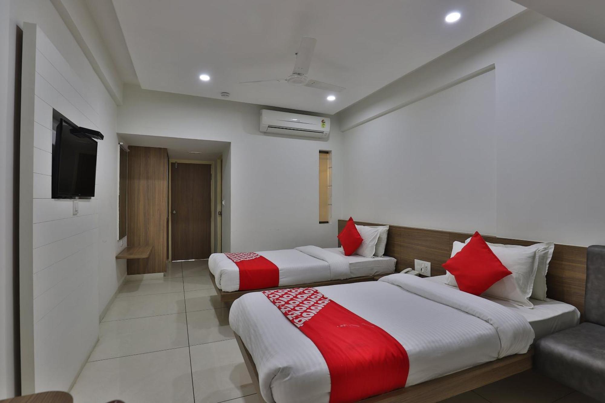 Hotel Panchsheel Vadodara Buitenkant foto