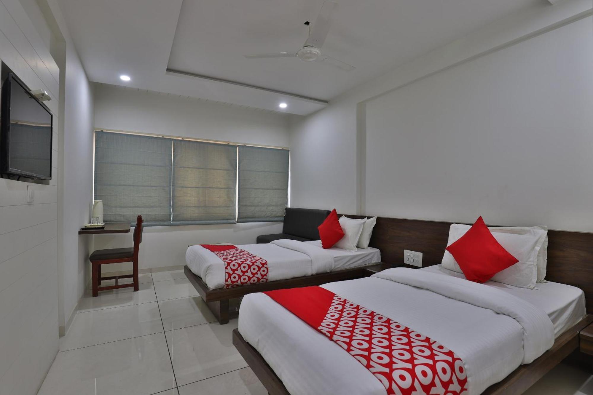 Hotel Panchsheel Vadodara Buitenkant foto