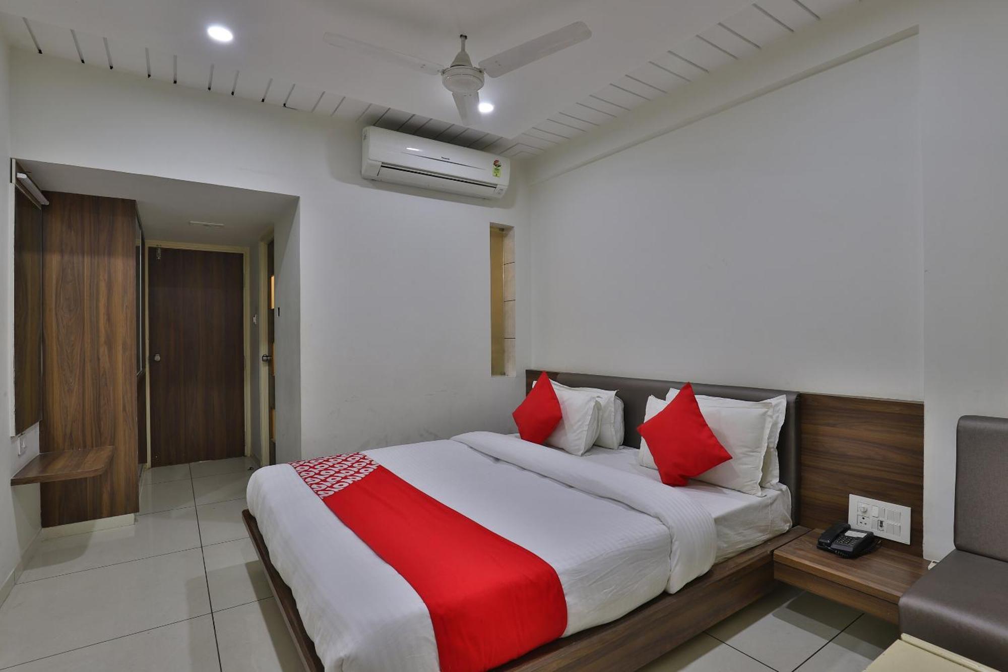Hotel Panchsheel Vadodara Buitenkant foto