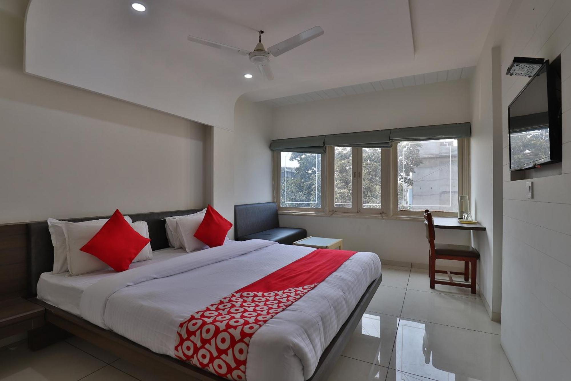 Hotel Panchsheel Vadodara Buitenkant foto