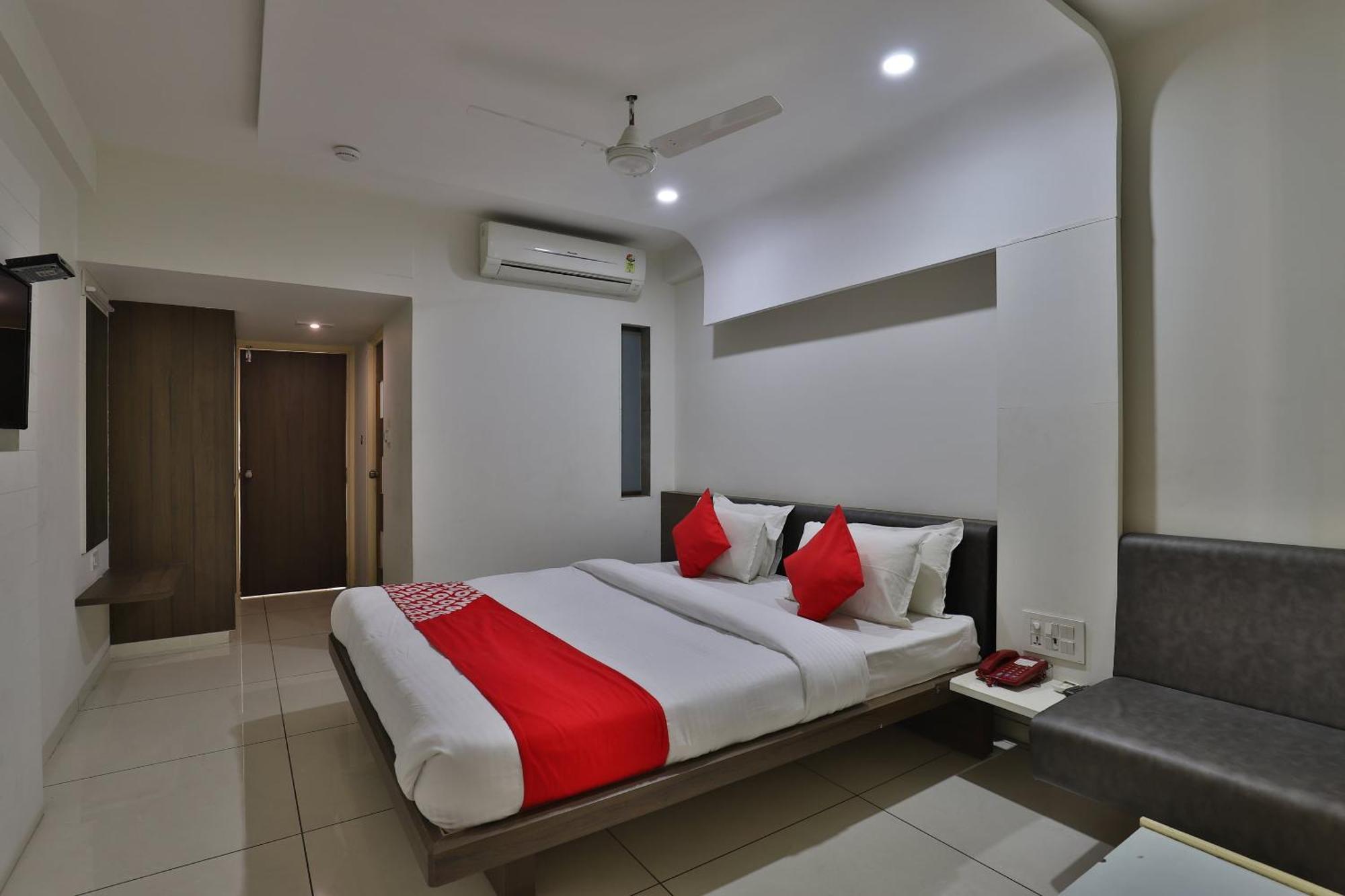 Hotel Panchsheel Vadodara Buitenkant foto