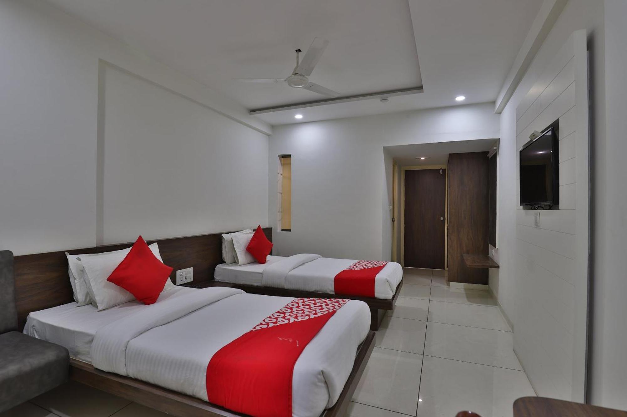 Hotel Panchsheel Vadodara Buitenkant foto