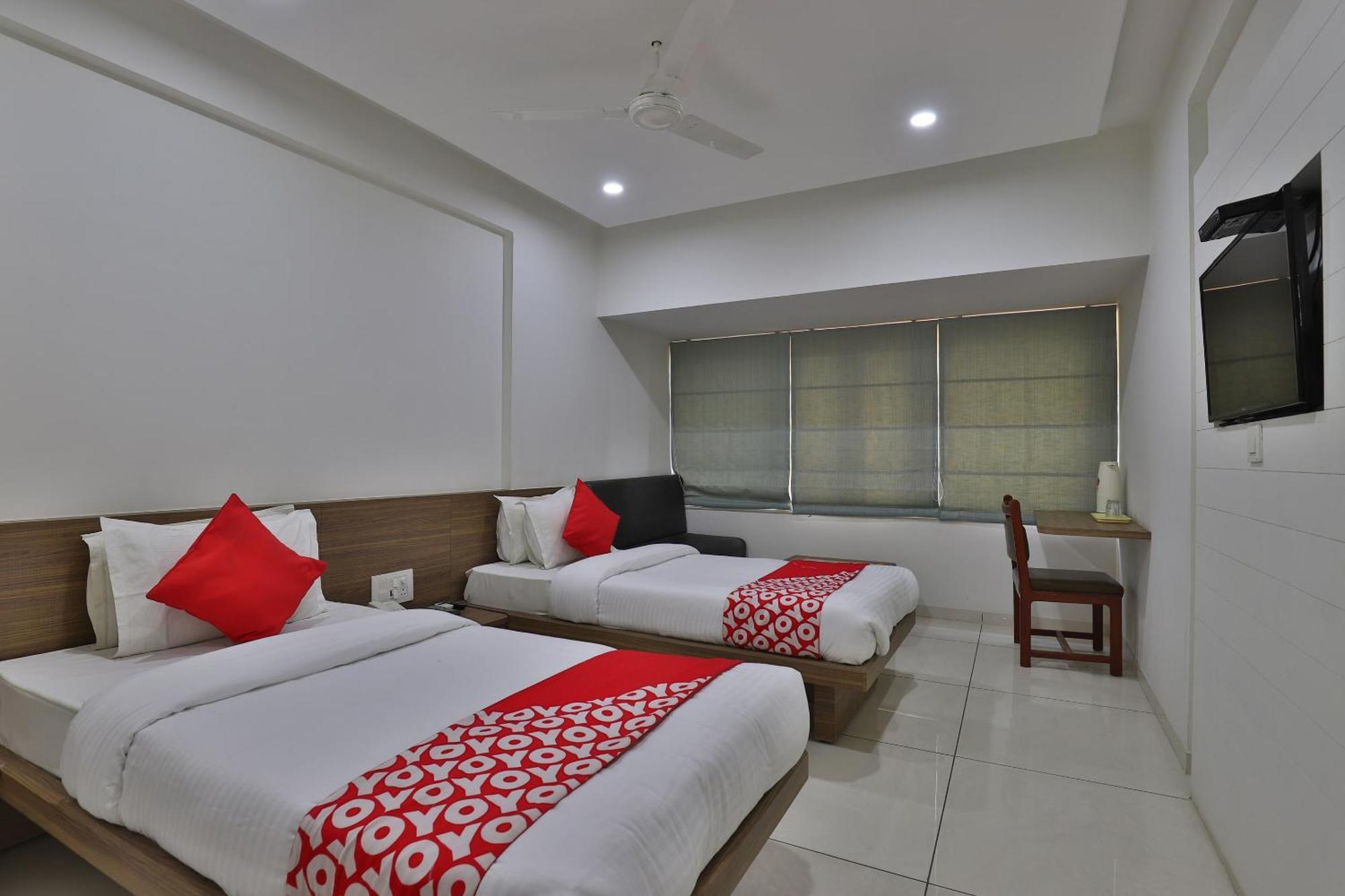 Hotel Panchsheel Vadodara Buitenkant foto