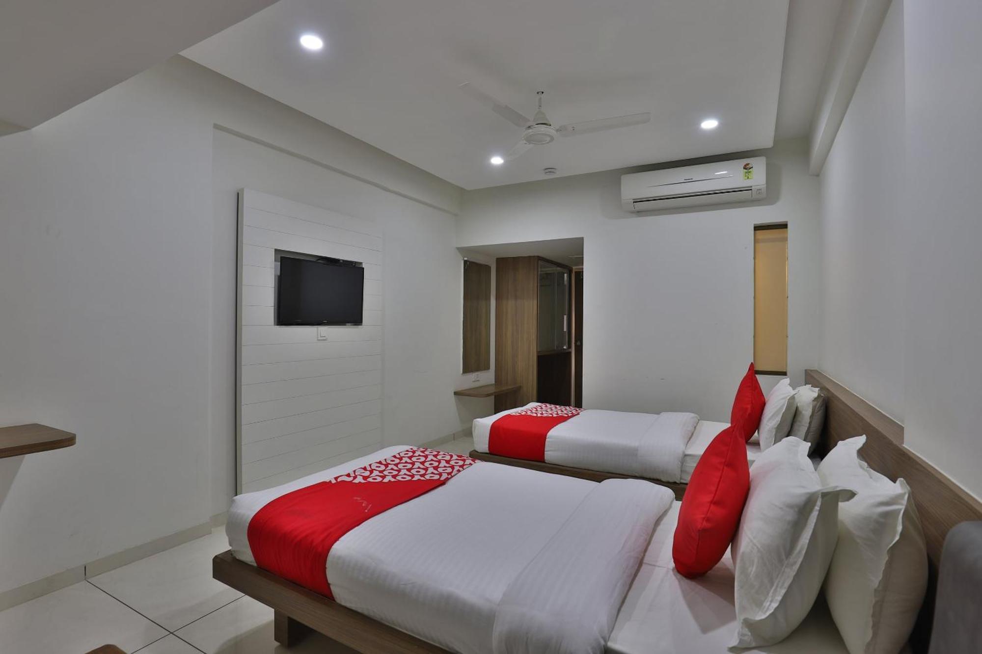 Hotel Panchsheel Vadodara Buitenkant foto