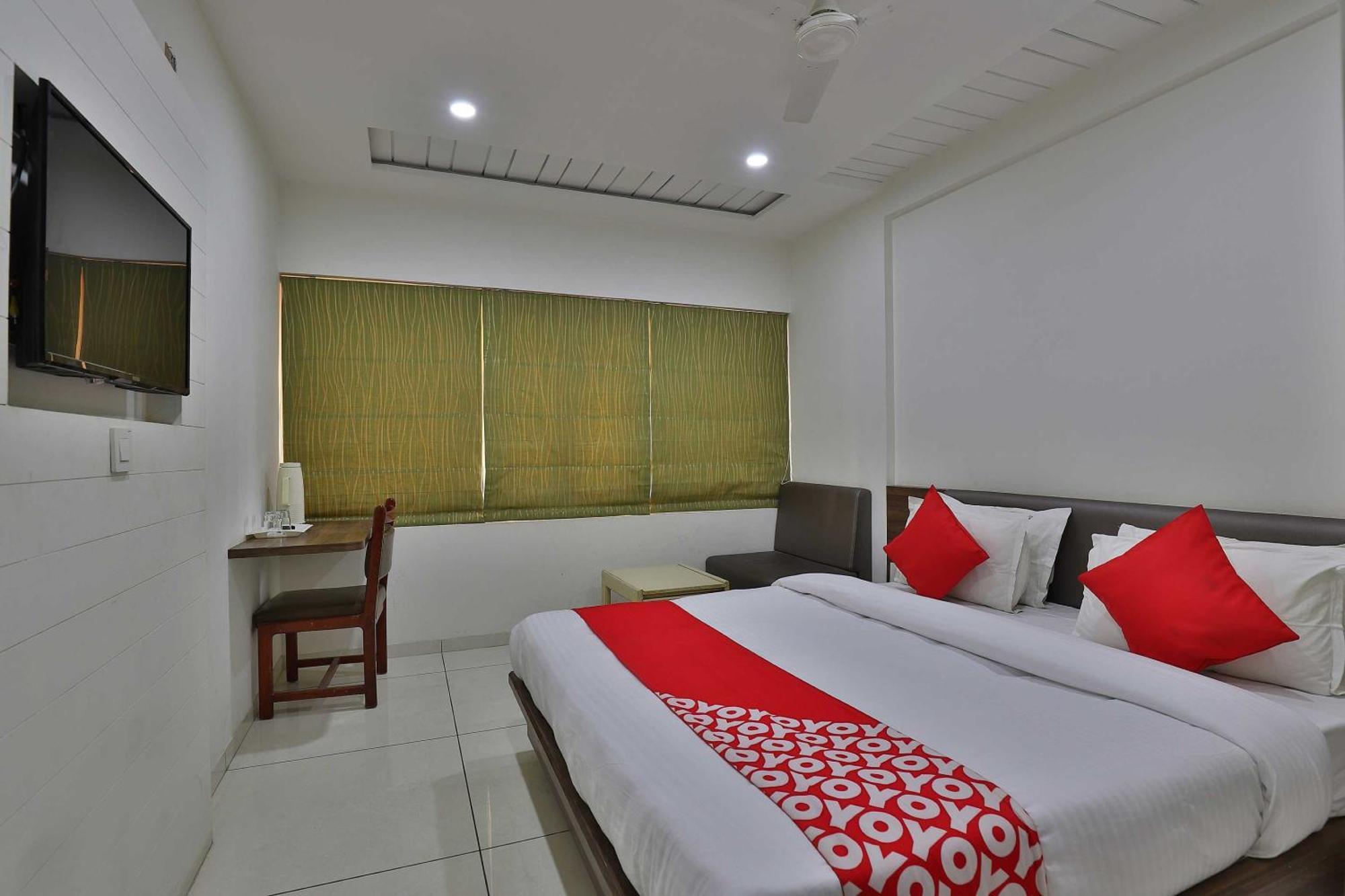 Hotel Panchsheel Vadodara Buitenkant foto