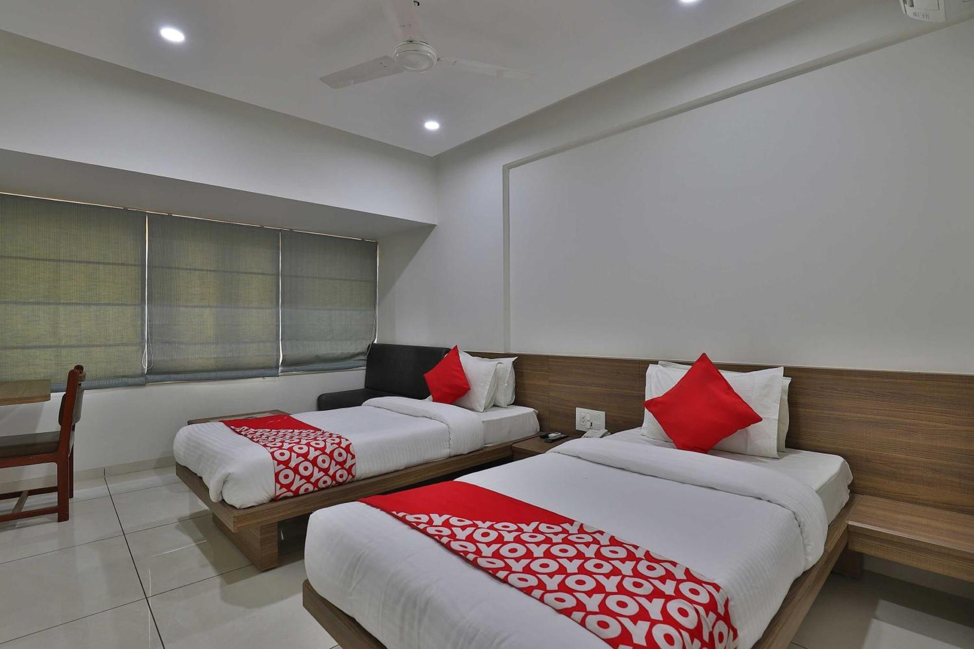 Hotel Panchsheel Vadodara Buitenkant foto