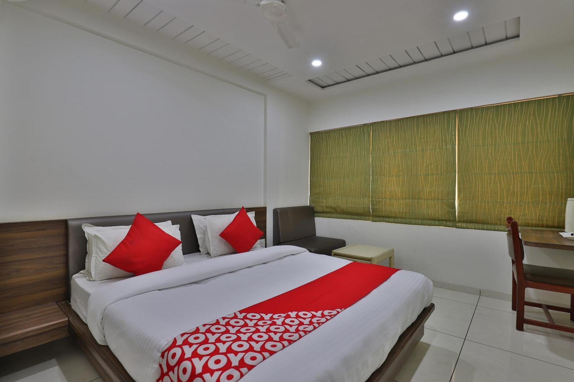Hotel Panchsheel Vadodara Buitenkant foto