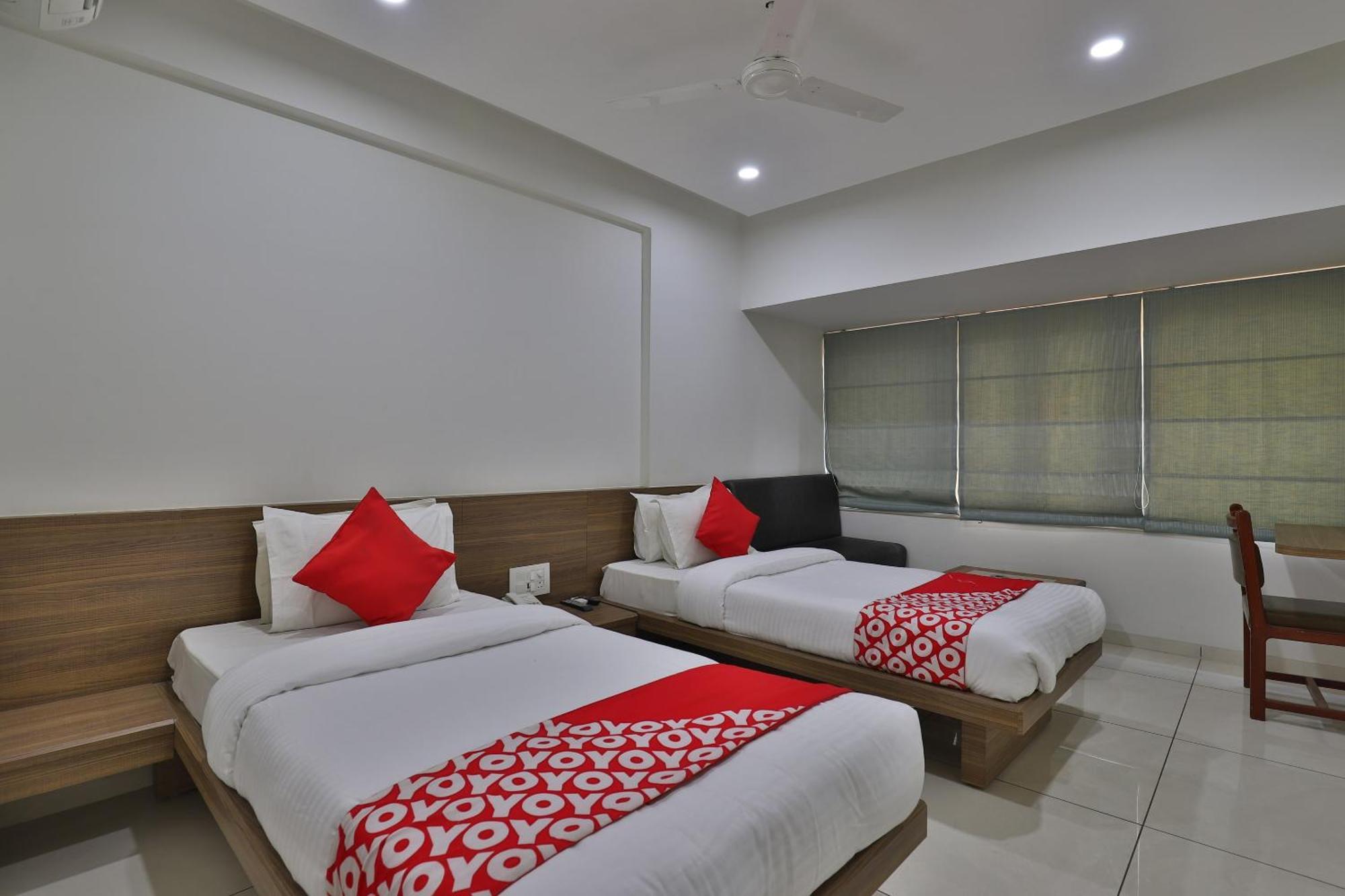 Hotel Panchsheel Vadodara Buitenkant foto