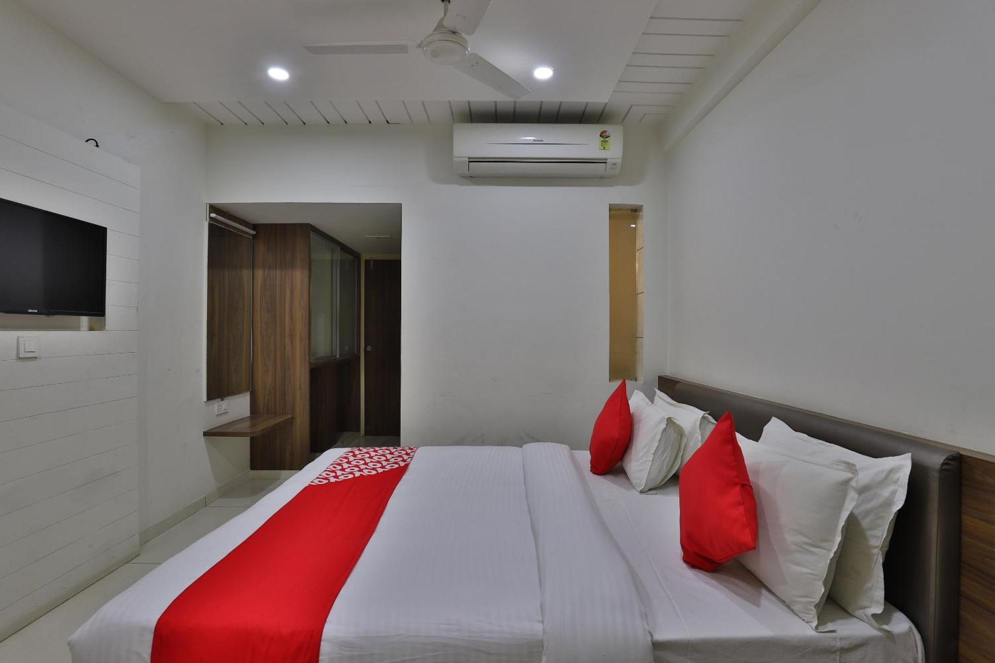 Hotel Panchsheel Vadodara Buitenkant foto
