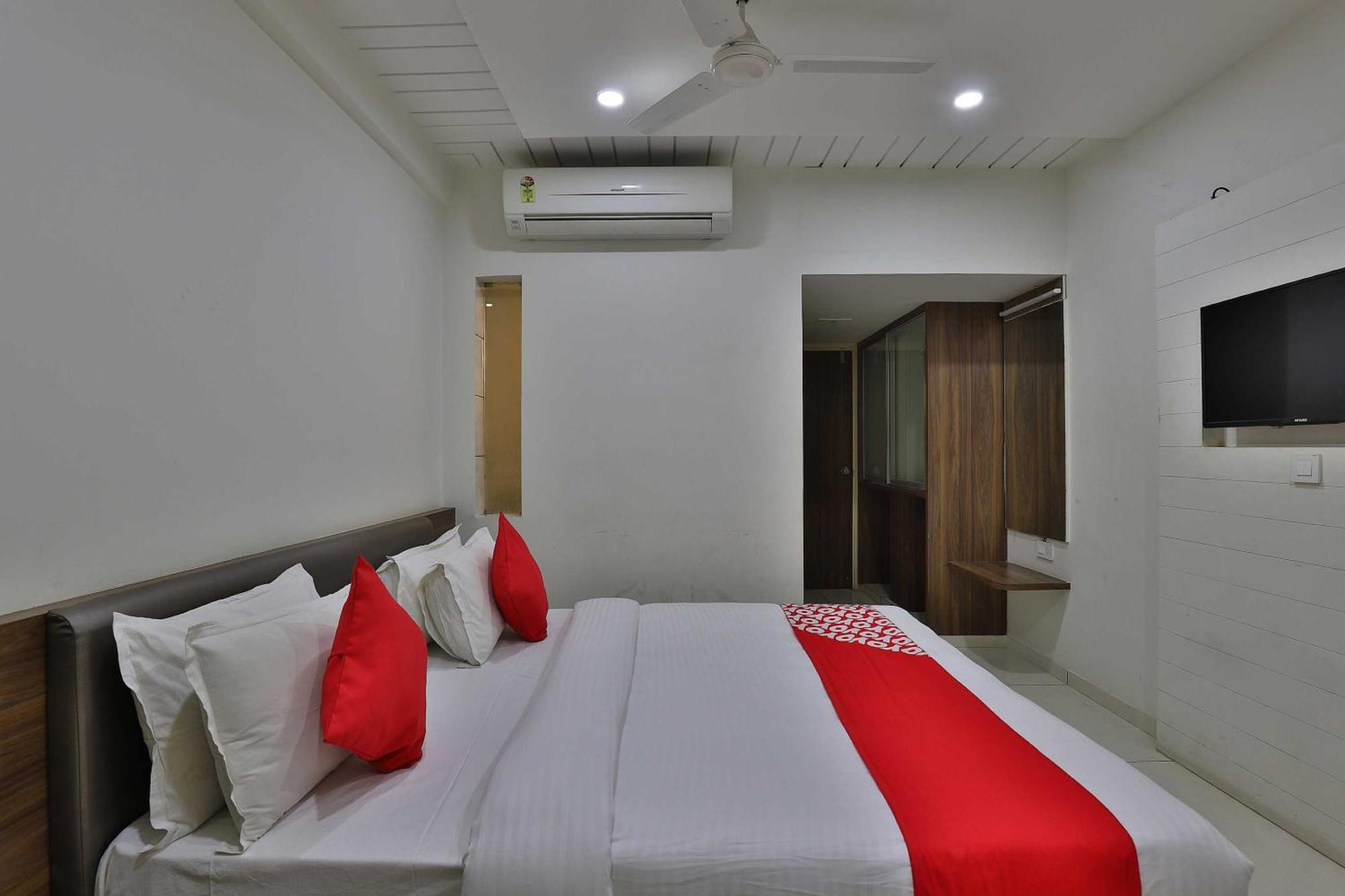 Hotel Panchsheel Vadodara Buitenkant foto