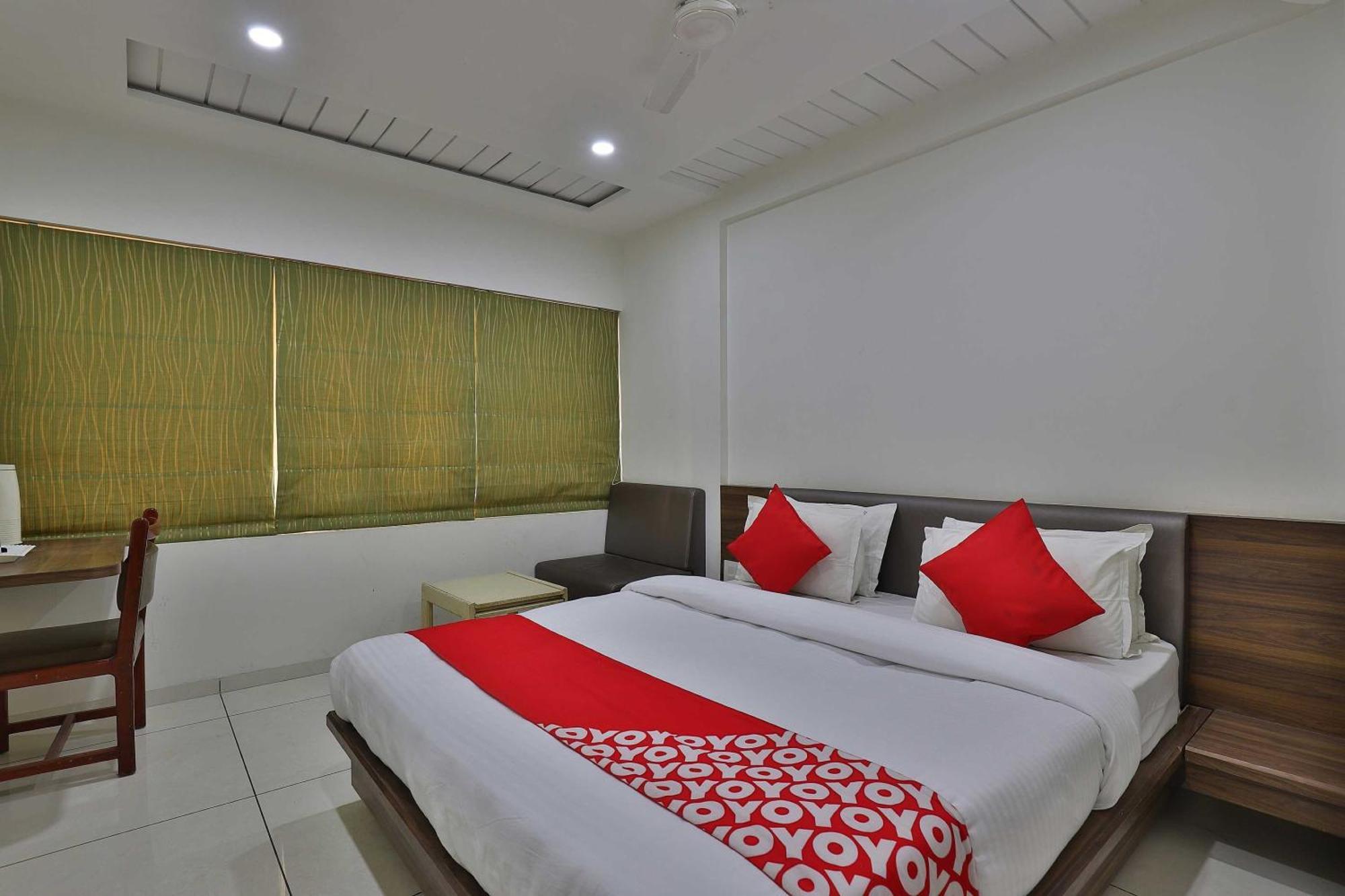 Hotel Panchsheel Vadodara Buitenkant foto